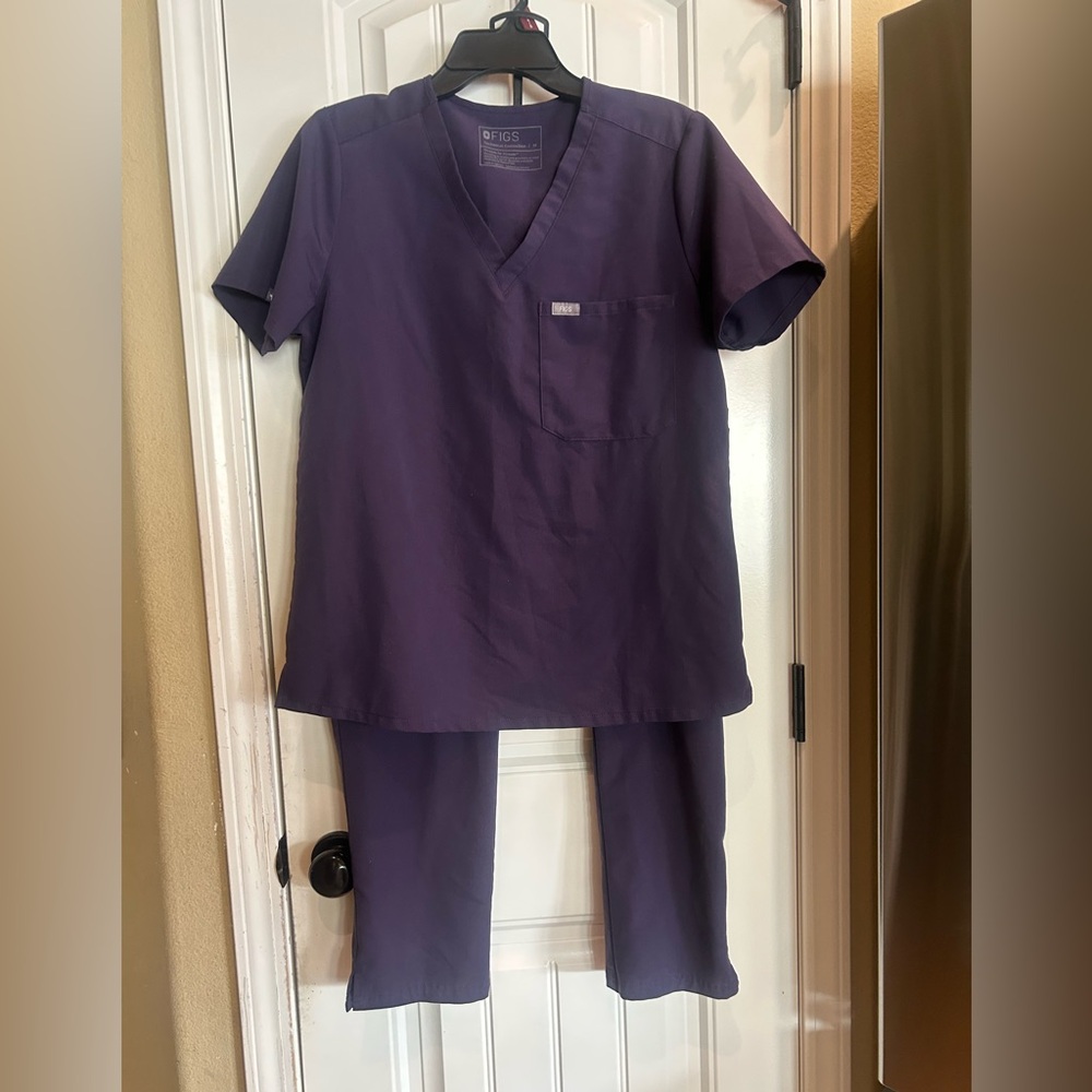 Figs Deep Purple V-Neck Scrub Set